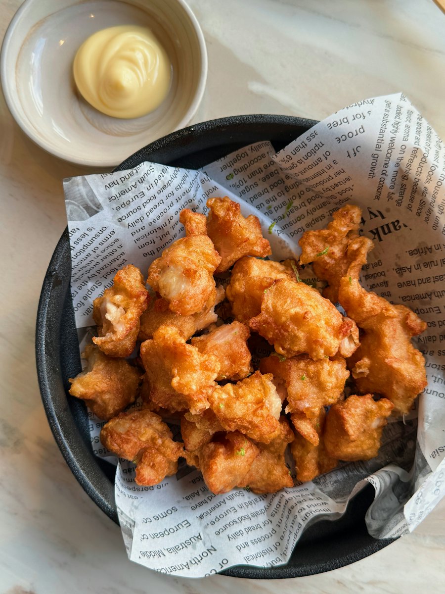 Korean fried chicken met saus